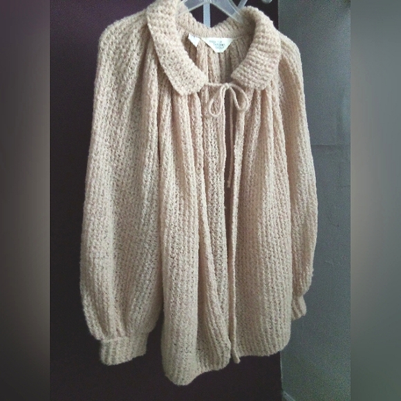 Sears Sweaters - Vintage Oversize Sweater Cream, Beige size Small, medium, Italy with bow, collar